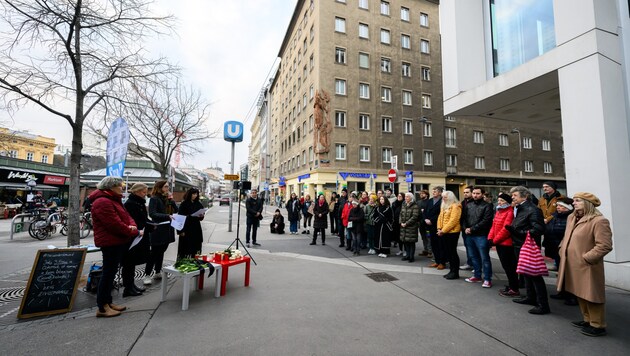 The vigil was organized on a non-partisan basis. (Bild: APA/MAX SLOVENCIK)