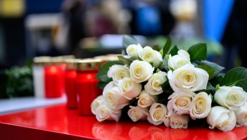 Blumen ... (Bild: APA/MAX SLOVENCIK)