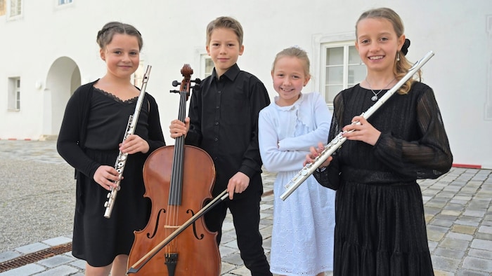 "MiMaJoJa": Jana, Mia, Maxima, Jonathan (1st prize with distinction)