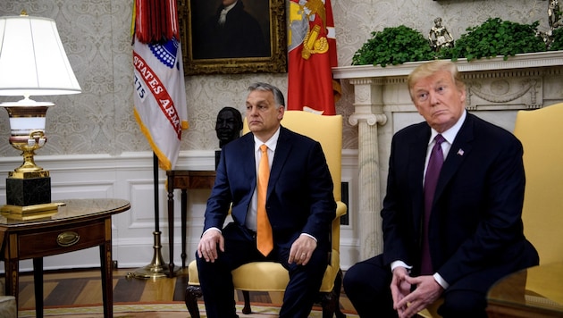 Balról: Orbán Viktor magyar miniszterelnök és Donald Trump amerikai elnökjelölt. (Bild: AFP)