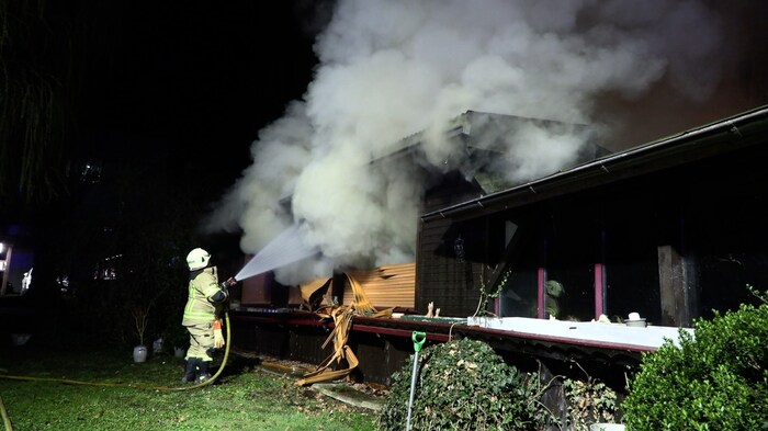 Die Feuerwehr brauchte rund eine Stunde, um den Brand zu löschen.