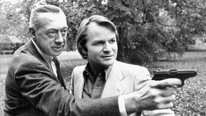 Fritz Wepper mit Horst Tappert bei Dreharbeiten zu „Derrick“ 1977 (Bild: APA/dpa)