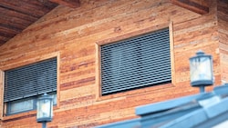 Die Jalousien zu, fast nie jemand daheim – oft Anlass für Ermittlungen (Symbolbild)