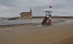Die Inhaber vieler italienischer Strandbäder befürchten, dass dieses Jahr zahlreiche ...