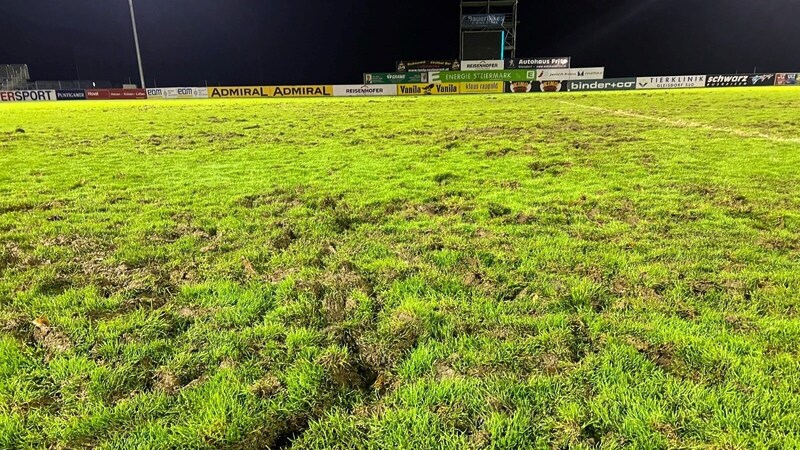 Der Rasen in Gleisdorf war vollkommen zerstört. (Bild: FC Gleisdorf 09)