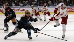 Eishockey-Linz (l. Kragl) liegt im Viertelfinal gegen Salzburg 1:2 zurück (Bild: Tröster Andreas)