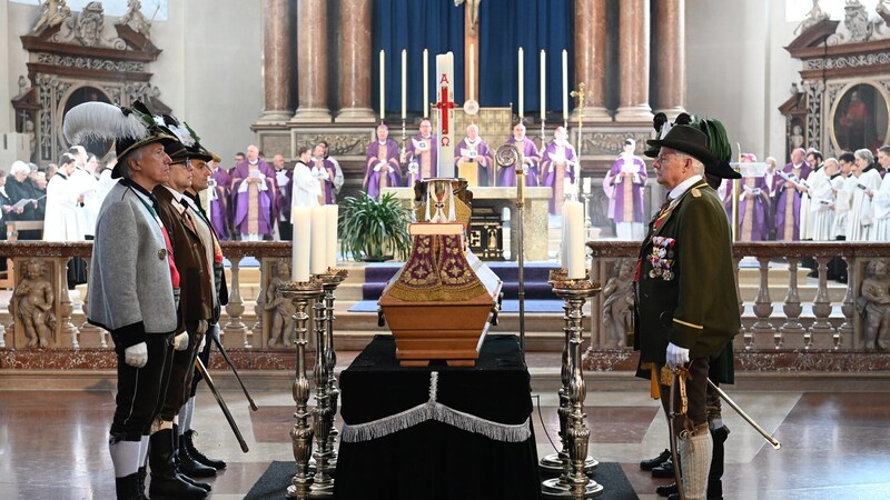 Im Salzburger Dom - Würdiges Begräbnis für Alterzbischof Kothgasser ...