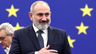 Armeniens Regierungschef Nikol Paschinjan sucht die Nähe zur EU. (Bild: APA/AFP/FREDERICK FLORIN)