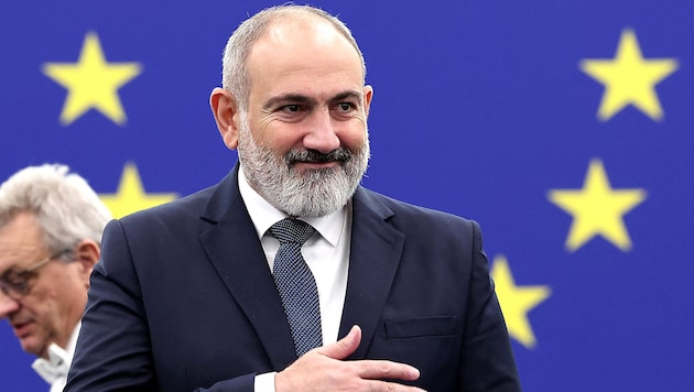 Armeniens Regierungschef Nikol Paschinjan sucht die Nähe zur EU. (Bild: APA/AFP/FREDERICK FLORIN)