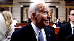 US-Präsident Joe Biden wurde von einem Berater darauf hingewiesen, dass sein Mikro noch eingeschaltet war. Seine Reaktion: „Gut. Das ist gut.“ (Bild: APA/Getty Images via AFP/GETTY IMAGES/POOL)