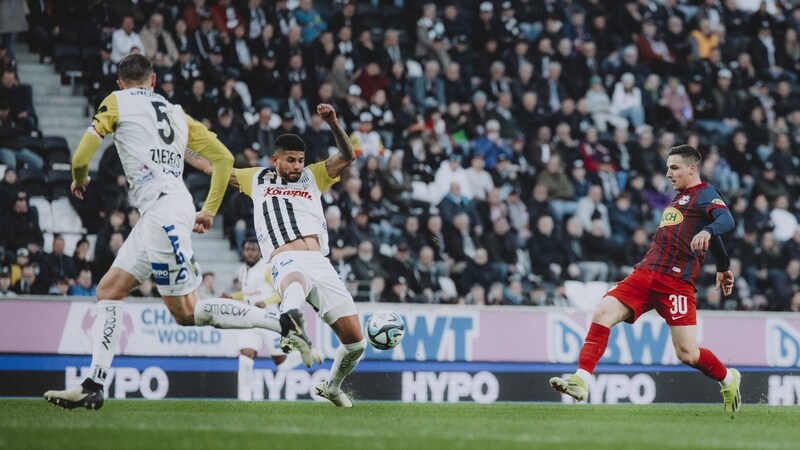 Die Qualität von Oscar Gloukh und Co. ist höher als die des Grazer Mittelfeldes.  (Bild: Jasmin Walter - FC Red Bull Salzburg)