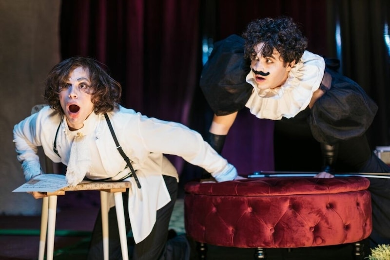 Roberto Romeo (re.) mit Nico Dorigatti in „Schlachthof“ (Bild: Victoria Nazarova)