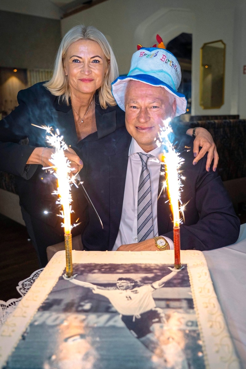 The real cake was delivered just in time! (Bild: Andreas Tischler / Vienna Press)