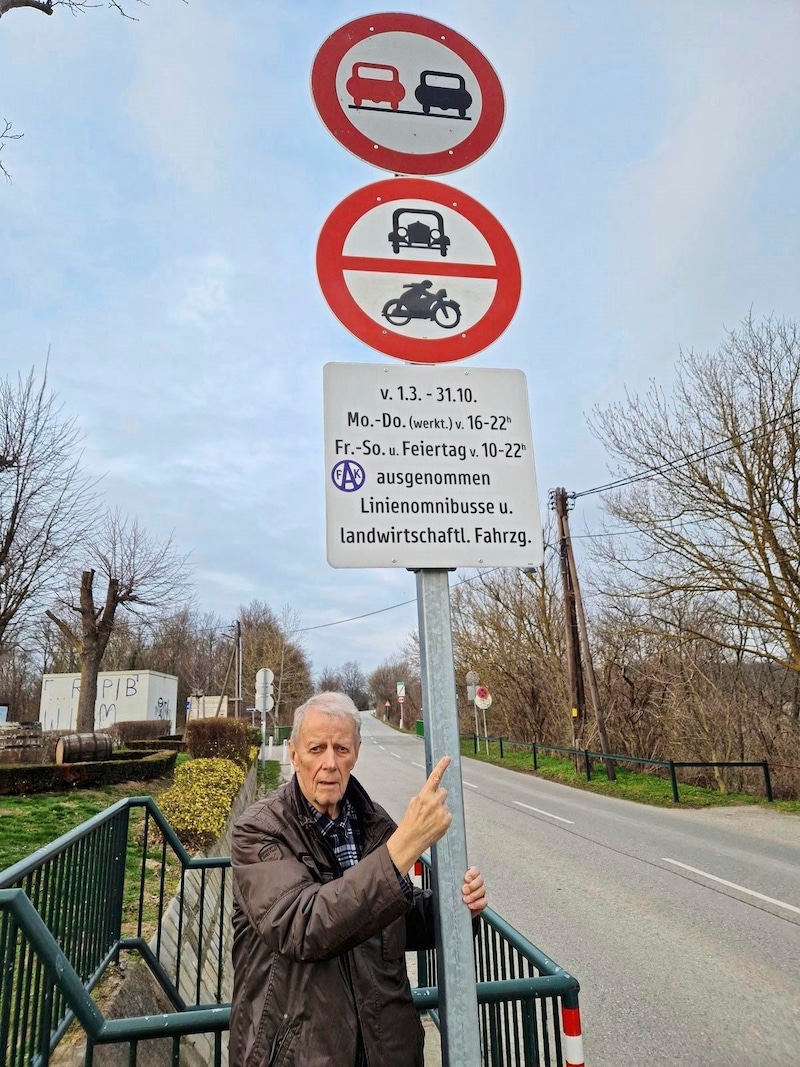 Altbezirksrat Hans Jörg Schimanek freut sich. (Bild: Franz Hödl)