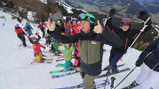 A selfie with Fritz Strobl at the Mausefalle was a must. (Bild: Birbaumer Christof)