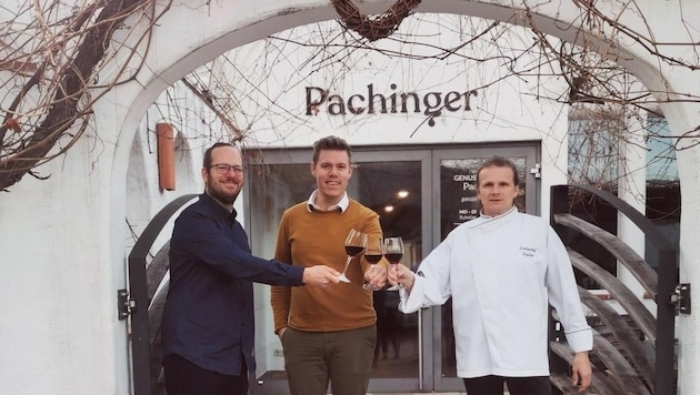 Cheers and enjoy your meal! Managing director Fischer, owner Pachinger and chef Praczjer (from left) (Bild: zVg)