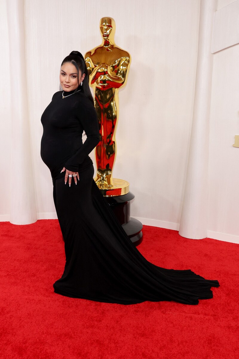 Hudgens machte ihr Babyglück bei den Oscars 2024 öffentlich. (Bild: APA/Getty Images via AFP/GETTY IMAGES/Mike Coppola)