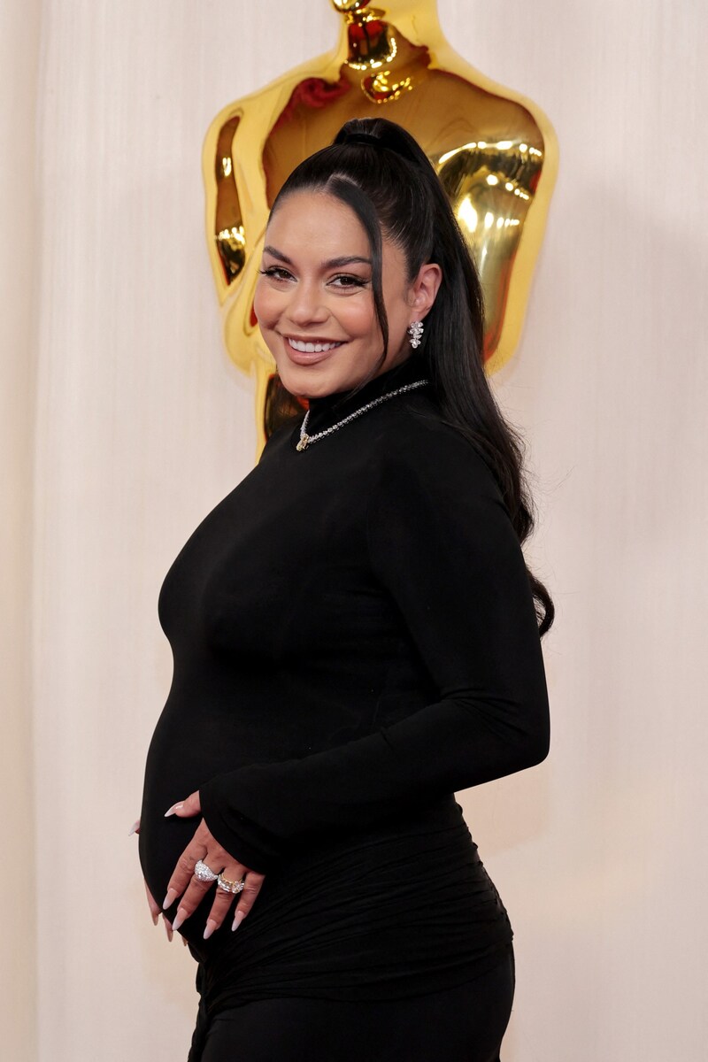 Die werdende Mama strahlte in einem atemberaubenden Hingucker-Kleid. (Bild: APA/Getty Images via AFP/GETTY IMAGES/Aliah Anderson)