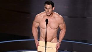 John Cena zeigte bei der Oscar-Verleihung fast alles! (Bild: APA/AFP/Patrick T. Fallon)