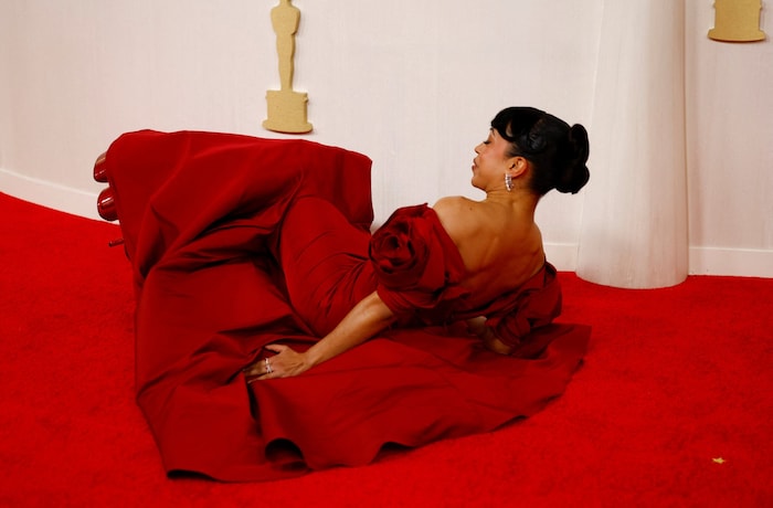 Une panne embarrassante est arrivée à l'actrice Lizy Koshy sur le tapis rouge.