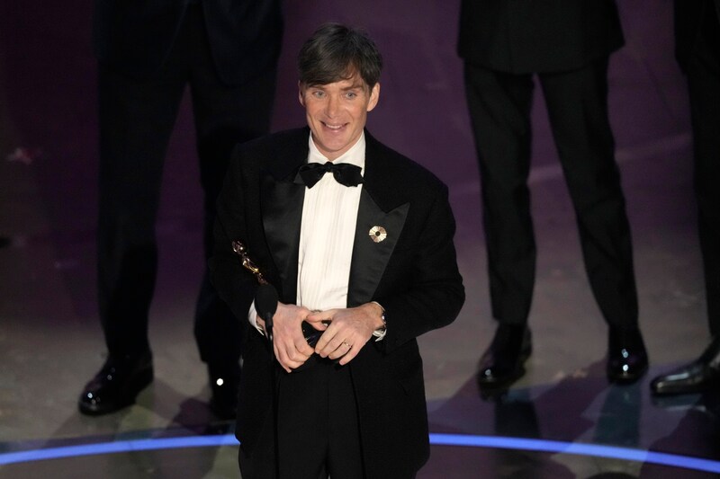 Cillian Murphy freute sich über seinen Oscar in der Kategorie „Bester Hauptdarsteller“. (Bild: APA/Chris Pizzello/Invision/AP)