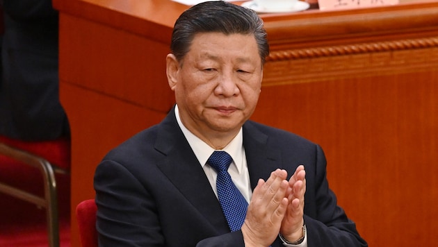 Xi sigue ampliando su influencia: ya es el jefe de Estado chino más poderoso desde Mao Tse-tung. (Bild: APA/AFP/GREG BAKER)