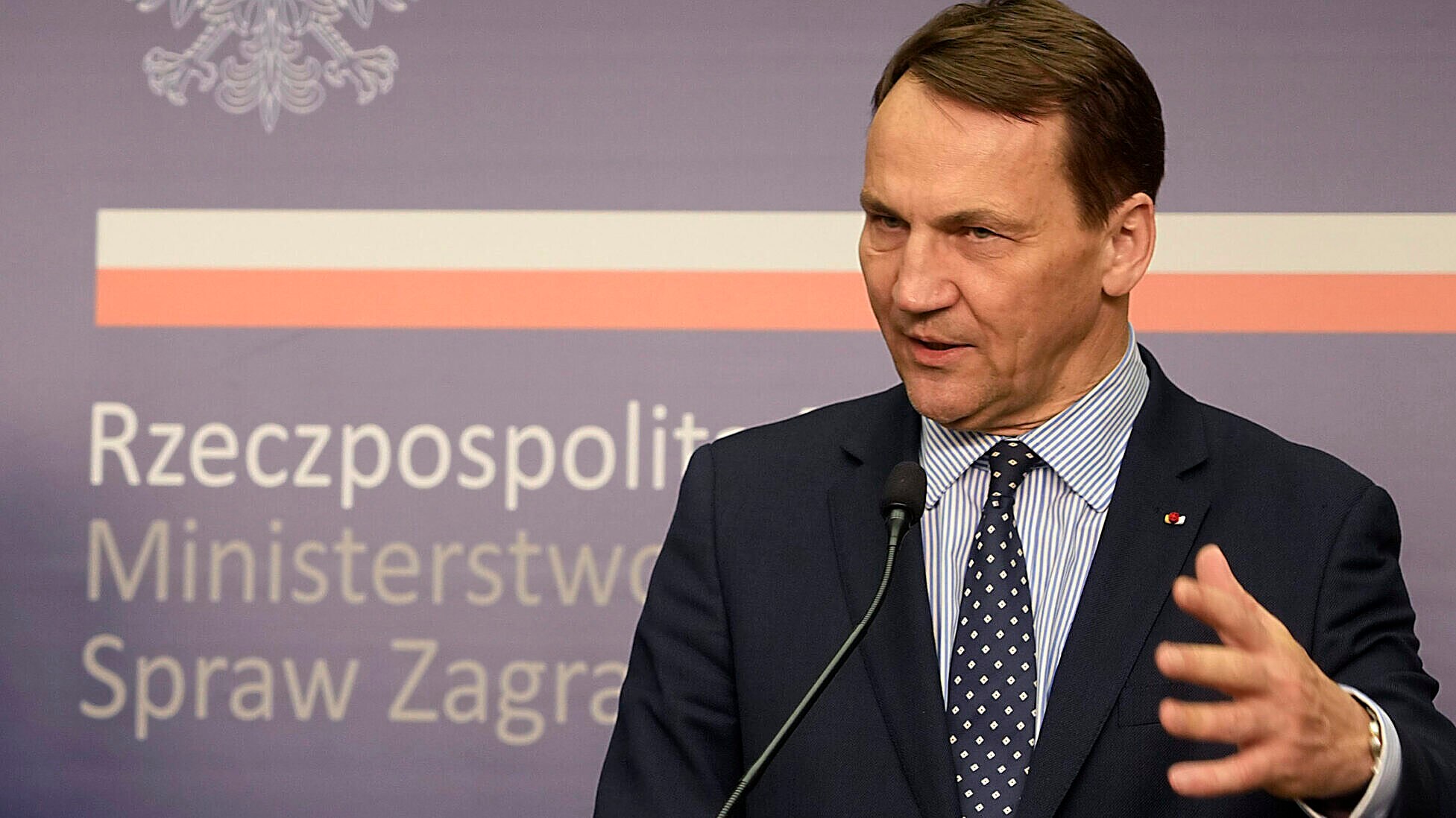 Le ministre des Affaires étrangères Radoslaw Sikorski (Bild: AP)