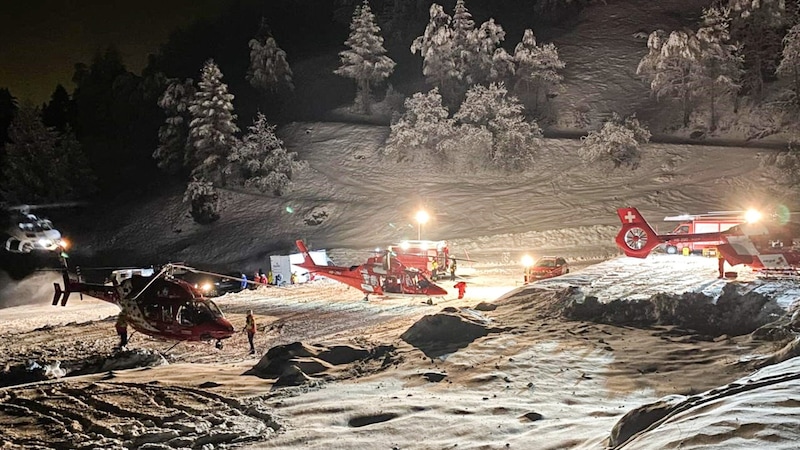 Nach einem weiteren Skitourengänger wird noch gesucht. (Bild: AFP)