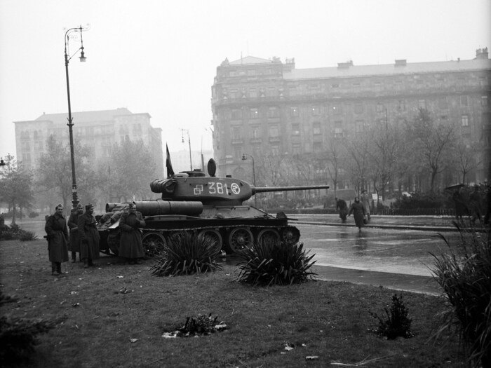 Russischer Panzer in Budapest während des Ungarn-Aufstandes