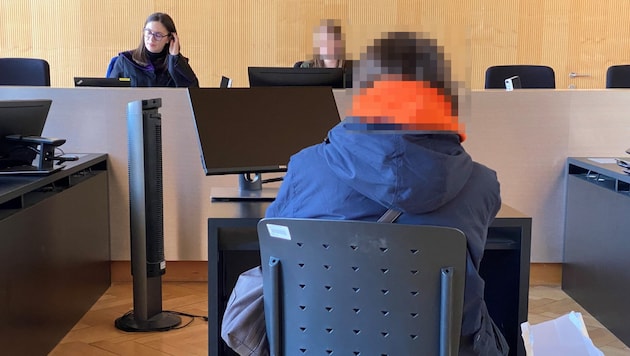 Der 54-jährige Frührentner zeigte sich vor Gericht ziemlich aggressiv. Am Ende gab er dann aber doch zu, den Arzt bedroht zu haben - weshalb auch die Strafe nicht ganz so hoch ausfiel.