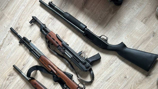 Such weapons were seized from the suspect. (Bild: LPD NÖ)