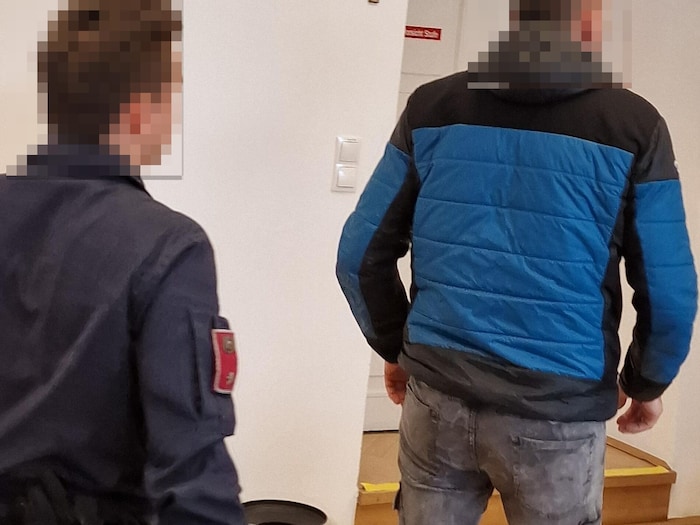 Der 43-Jährige (rechts) präsentierte sich vor Gericht als stattliche Erscheinung und ...