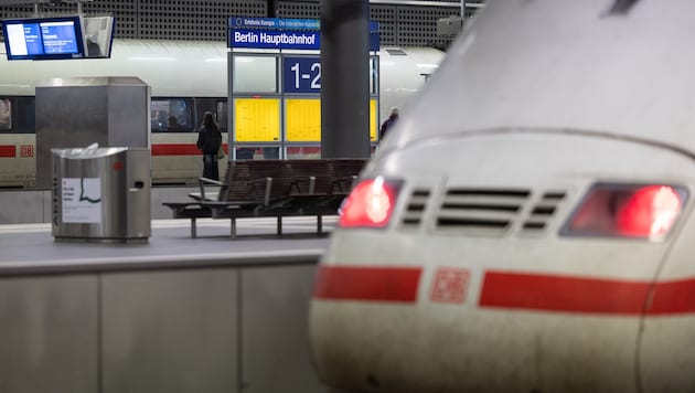 Cancellations and timetable changes are to be expected in Austria on Tuesday due to a train drivers' strike in Germany. (Bild: APA/dpa/Hannes P Albert)