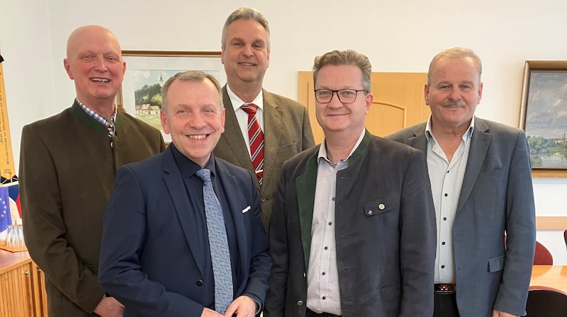 Ortschefs der Region: Siegfried Walch (Karlstein), Josef Ramharter (Waidhofen/Thaya), Ulrich Achleitner (Groß Siegharts), Christian Drucker (Waidhofen an der Thaya-Land) und Eduard Köck (Thaya) (Bild: zVg)