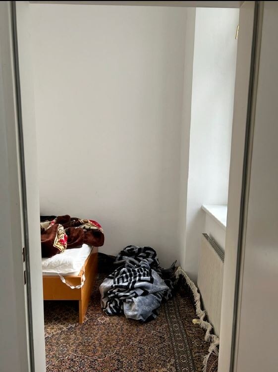 Se dice que A. durmió en el suelo en casa de un amigo durante varias semanas. A pocos minutos del lugar del crimen. (Bild: zVg)