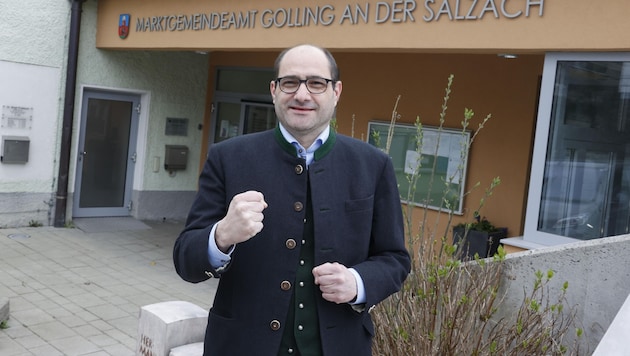 Martin Dietrich clenches his fist in victory! He is the big election winner in Golling and will soon be the new head of the village. "I'm still stunned, I never expected it in my life," he says happily. (Bild: Tschepp Markus)
