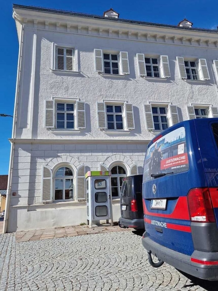 Die Justizwache brachte den Mann von Silz zurück in die U-Haft nach Wels.