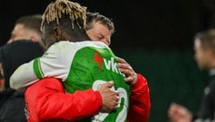 Yadaly Diaby und Lustenau-Coach Andreas Heraf lagen sich nach dem 2:0-Heimsieg - dem ersten der Saison - gegen BW Linz in den Armen. (Bild: GEPA pictures)