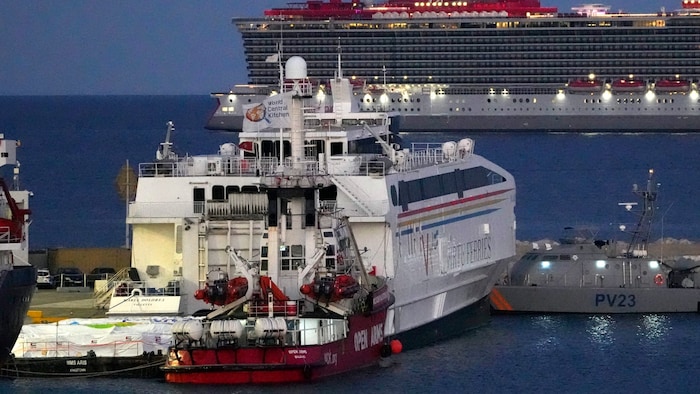 The "Open Arms" has around 200 tons of drinking water, medicine and food on board.