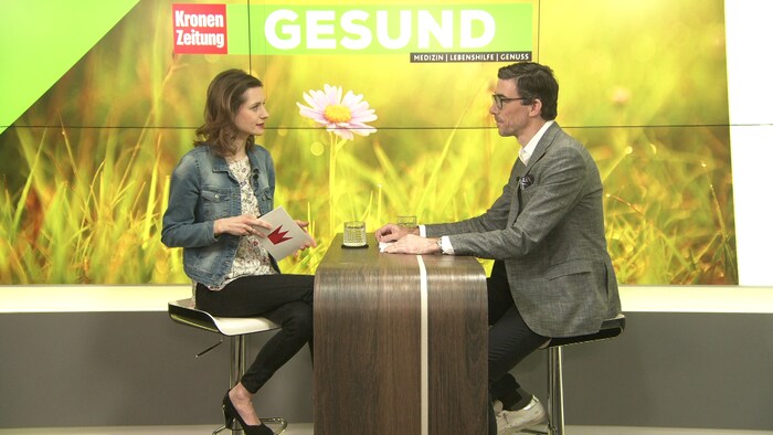krone.tv presenter Larissa Putz in conversation with DDr. Phillipp Saiko
