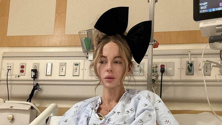Kate Beckinsale ezzel a könnyes szelfivel aggasztotta rajongóit márciusban. A kórházban töltött hetek után a színésznő hirtelen törölte az összes fotóját. (Bild: www.instagram.com/katebeckinsale/)