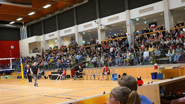 The arena in Zwettl was bursting at the seams against Ried (Bild: Union Waldviertel)