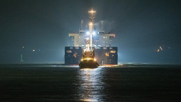 El "Verity", cargado de chapas de acero, y el carguero "Polesie", de mayor tamaño y 190 metros de eslora, colisionaron en la bahía alemana a unos 22 kilómetros al suroeste de Heligoland. Como consecuencia, el "Verity" se hundió rápidamente. (Bild: AFP or licensors)