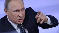 Dass Russlands Präsident Wladimir Putin am Wochenende für erneute sechs Jahre im Amt bestätigt wird, gilt als ausgemacht. (Bild: NATALIA KOLESNIKOVA / AFP / picturedesk.com)