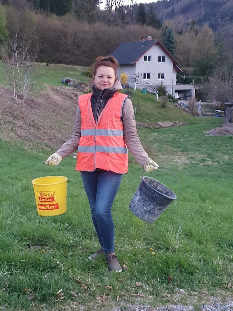Monika Meder ist auf eigene Faust im Raum St. Veit (Graz-Andritz) unterwegs und sucht noch dringend Helfer. (Bild: Barbara Winkler)