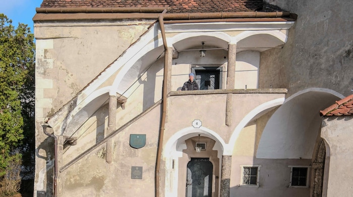Das Mesnerhaus neben der Stadtpfarrkirche Steyr wird derzeit saniert, damit eine Ausstellung ...