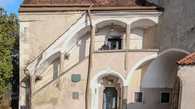 Das Mesnerhaus neben der Stadtpfarrkirche Steyr wird derzeit saniert, damit eine Ausstellung aufgebaut werden kann. (Bild: Einöder Horst)