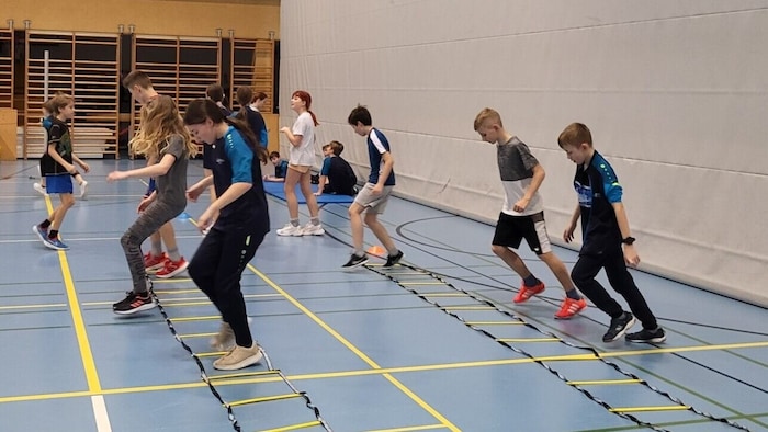 Auch Koordinationsleitern werden in den Leichtathletik-Einheiten eingesetzt.