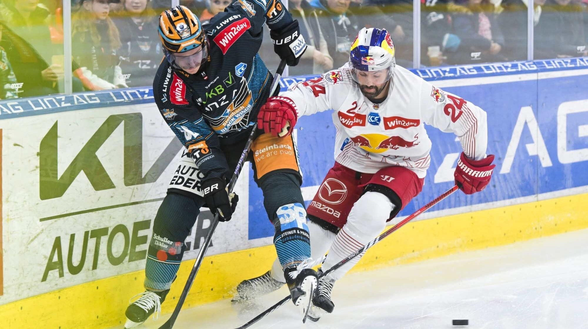 Die Black Wings (l. Gaffal) verloren die Serie gegen Salzburg 1:4 (Bild: GEPA pictures/ Christian Moser)