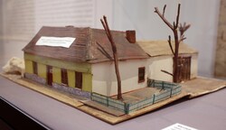 Geschichte einer Flucht: Modell des Elternhauses von Josef Kasparowsky. (Bild: Franz Weingartner)